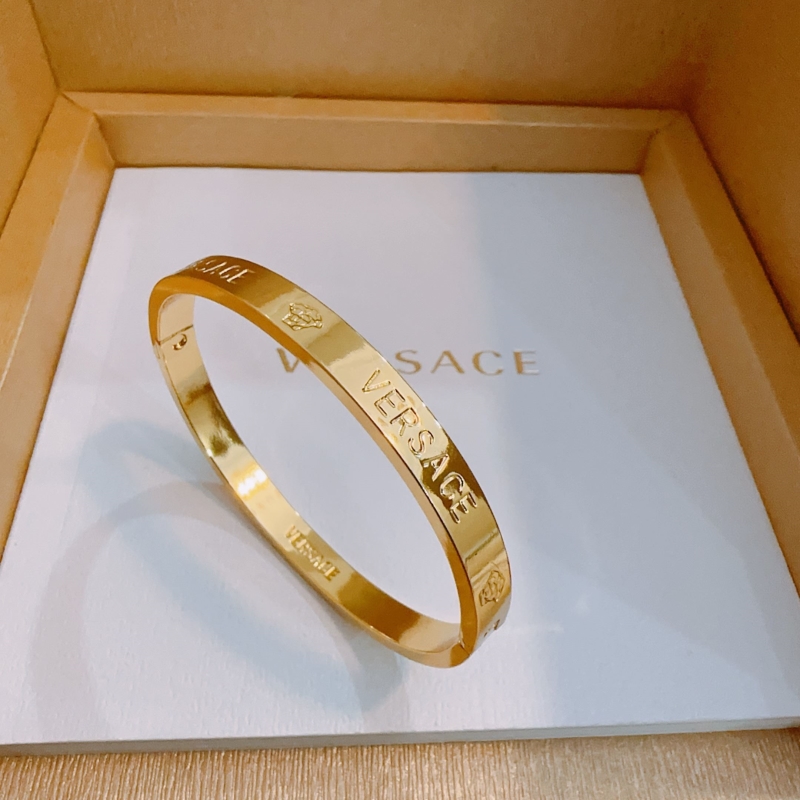 VERSACE